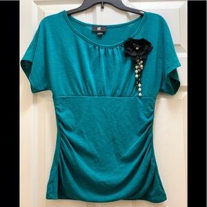 Iz Byer Y2K Teal Short Sleeve Ruched Babydoll Top Rose Appliqué Pearl Accent